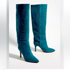 Beautiful pair of Toral knee high suede boots brand new size 38